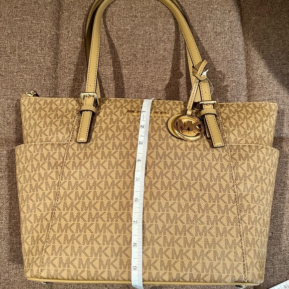 Michael Kors Jet Set Tote - Picture 9 of 9